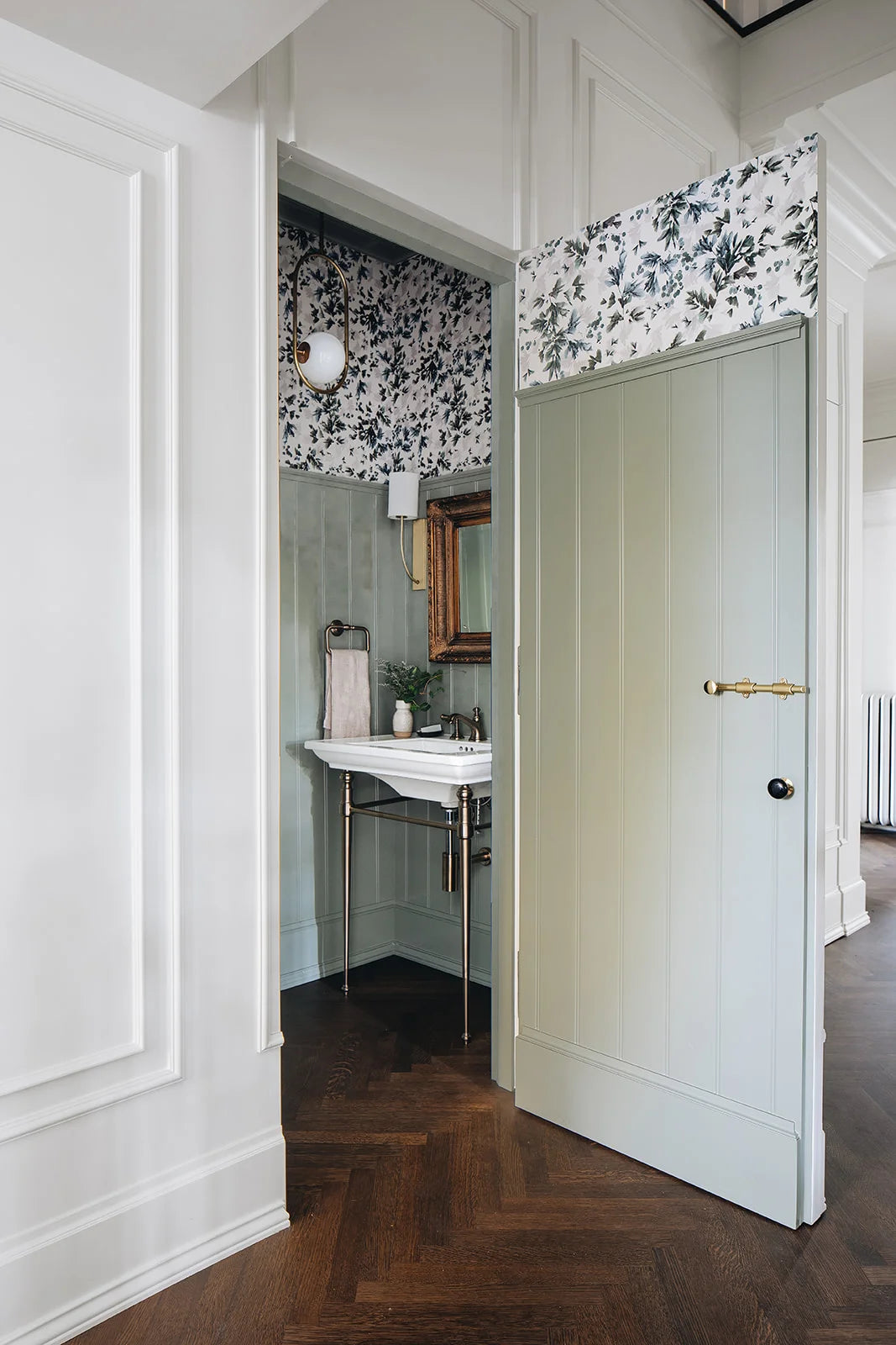 Queen Anne Brass Wall Sconce