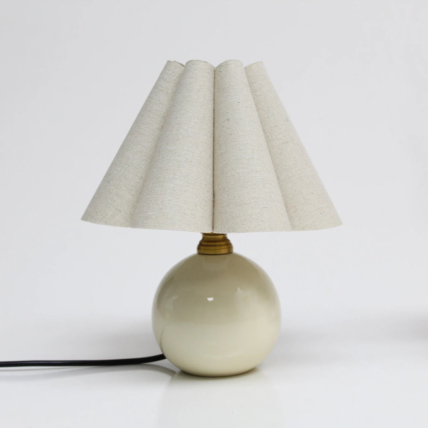 Sandy Scallop Counter Lamp