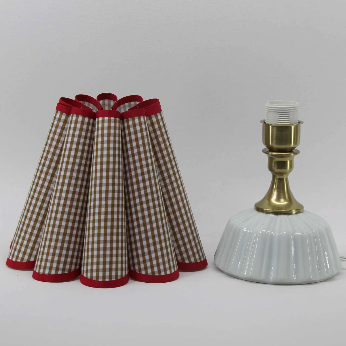 Shirley Gingham Scallop Counter Lamp