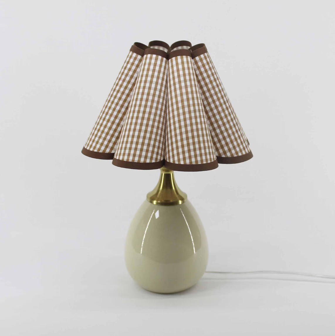 Vintage Cottage Gingham Scallop Counter Lamp