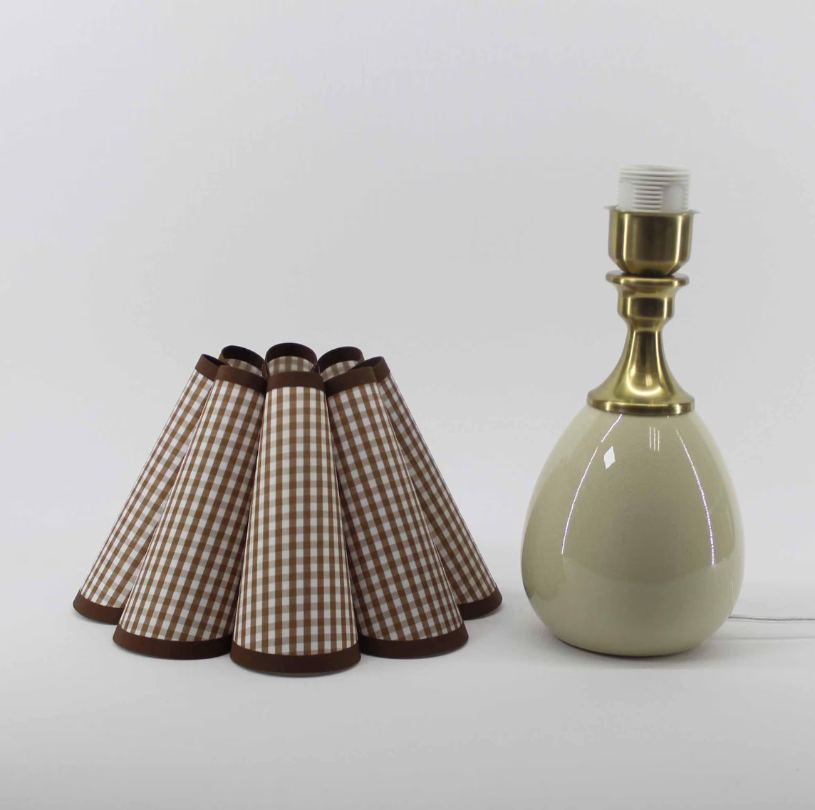 Vintage Cottage Gingham Scallop Counter Lamp