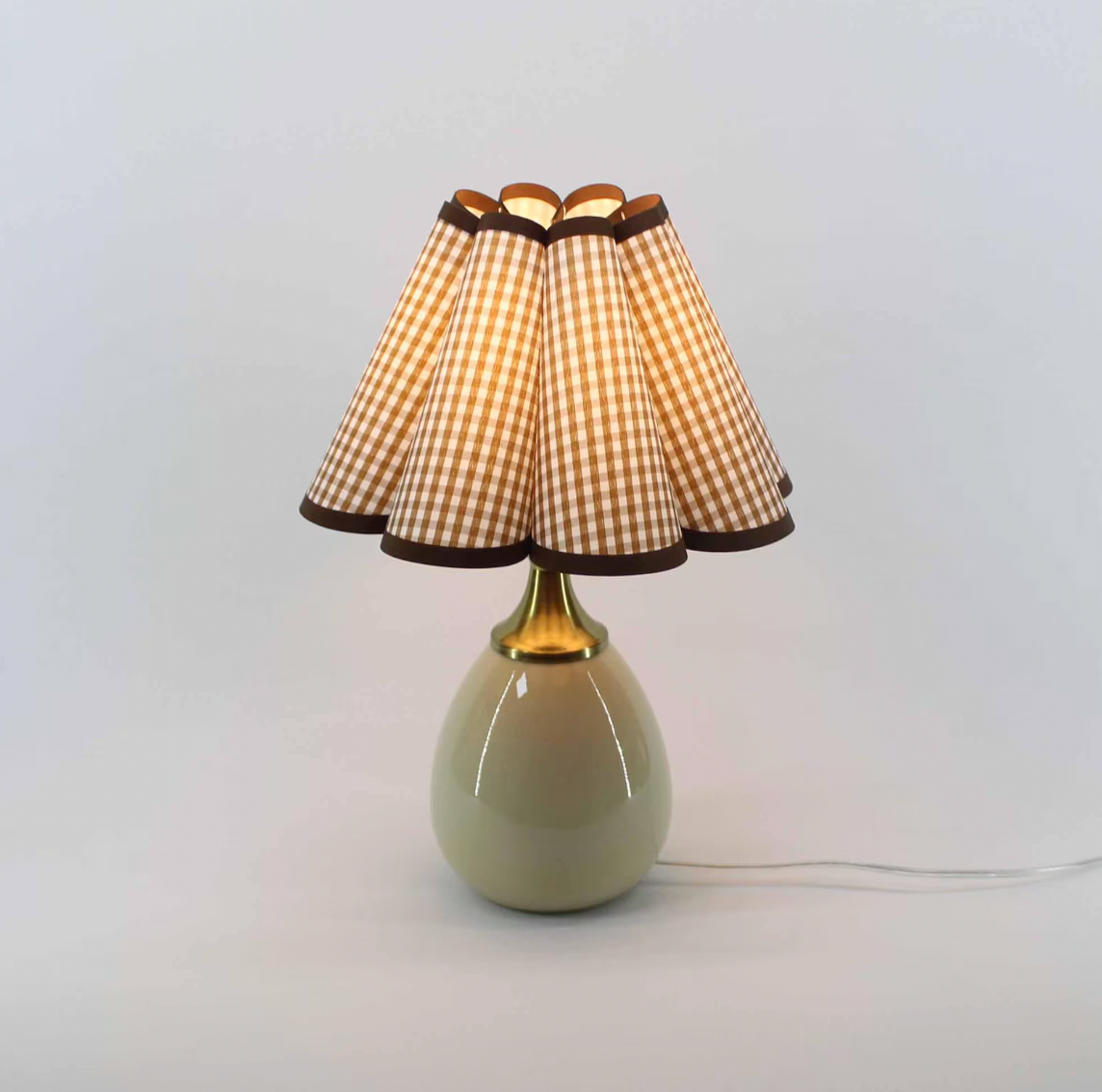 Vintage Cottage Gingham Scallop Counter Lamp
