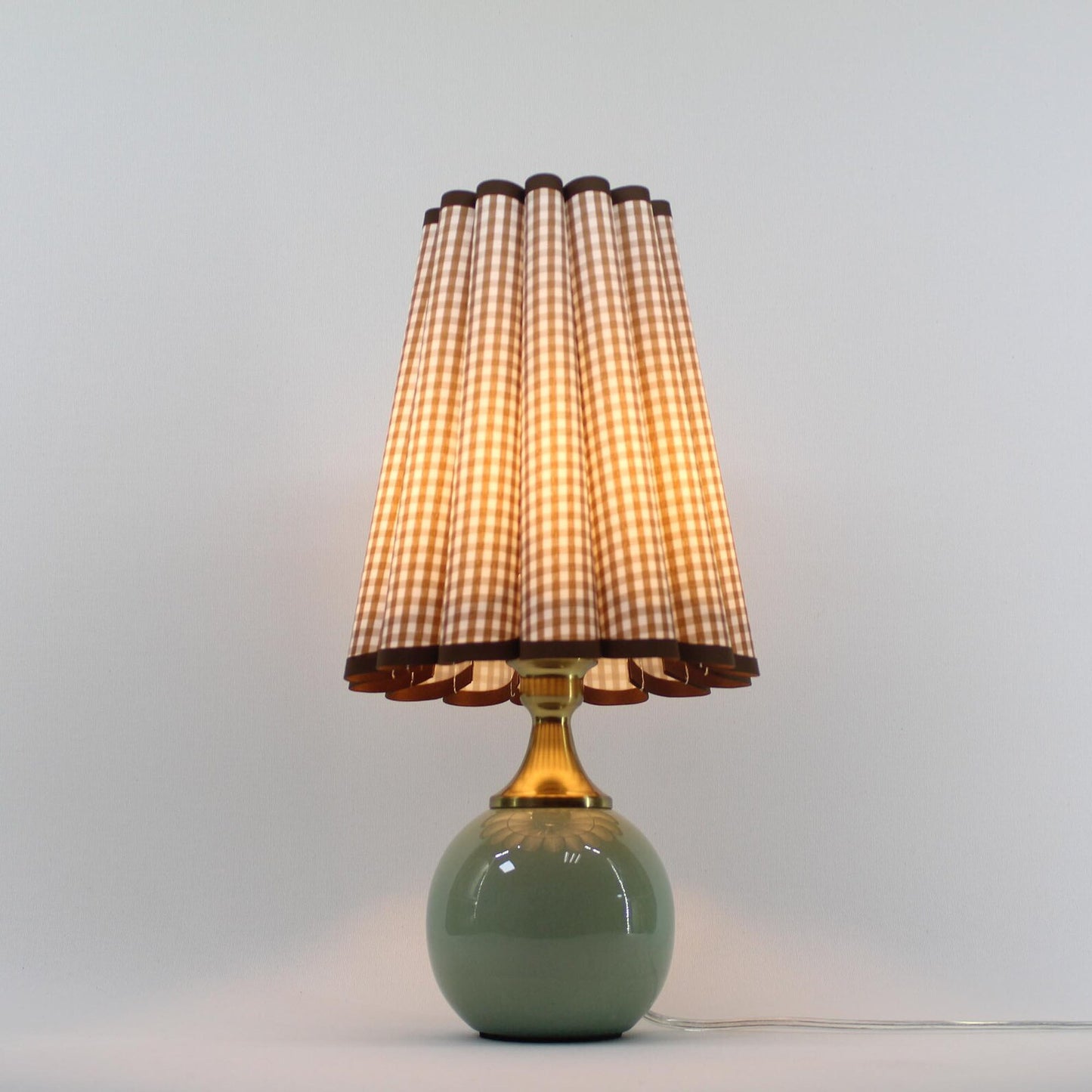 Mintly Gingham Scallop Counter Lamp