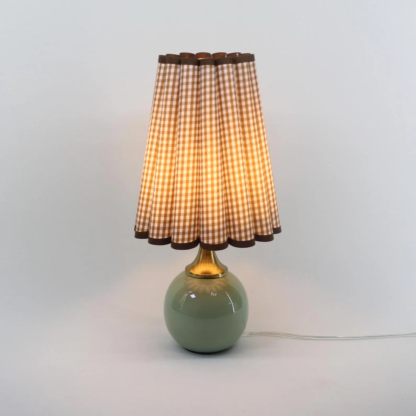 Mintly Gingham Scallop Counter Lamp